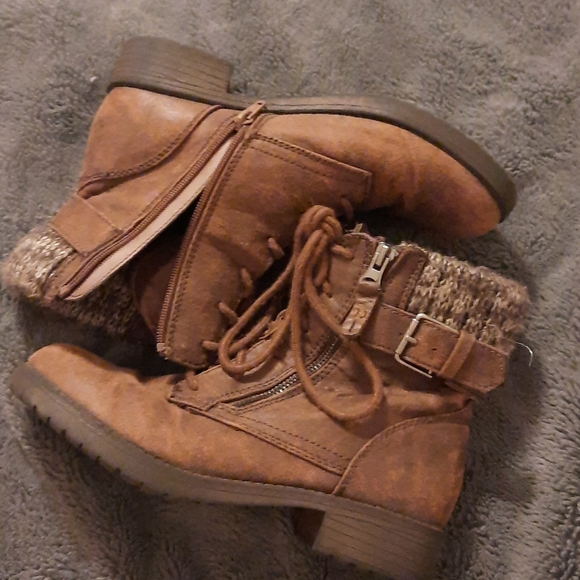 boots - Picture 2 of 4